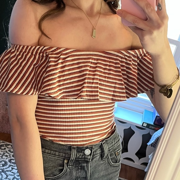 retro looking striped off shoulder bodysuit ✨ - Picture 3 of 3